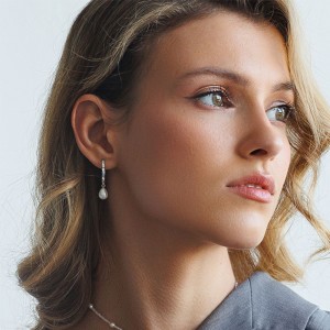 Cercei rotunzi argint cu perle naturale albe si cristale DiAmanti SK23481EL_W-G (Argint 925‰ 3,7 g.)